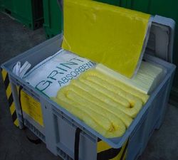 SPILL KIT 670 (oils or hydrocarbons) or chemicals)